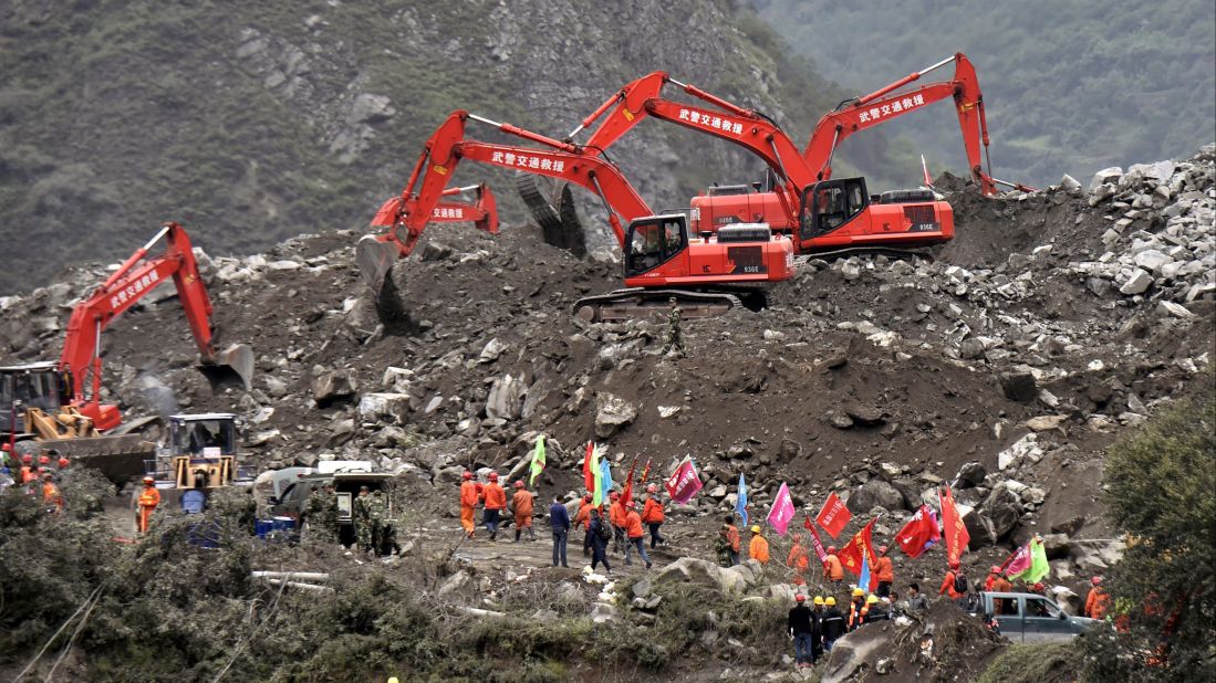 चीनको युनान प्रान्तमा पहिरोमा परी हालसम्म ३९ को मृत्य, ९०० बढी गाउँले बिस्थापित